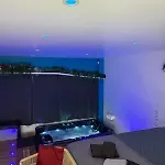 2 Avec Jacuzzi * 아그