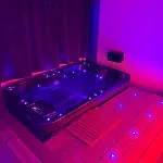아파트 2 Avec Jacuzzi 아그