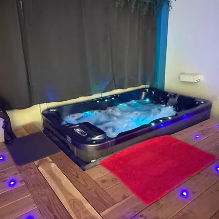 2 Avec Jacuzzi 아파트 *