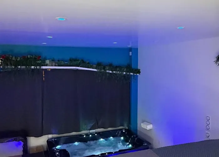 2 Avec Jacuzzi * Agde